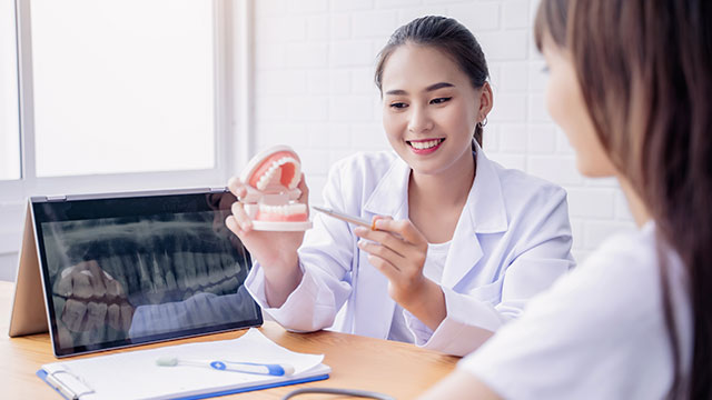 急に口が開かなくなった時の原因と対処法