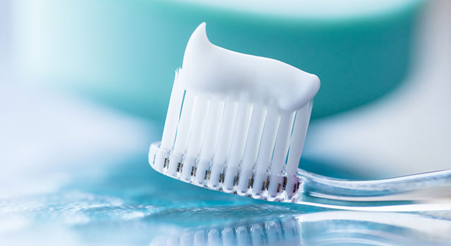 正しい歯磨き粉の選び方をご存じですか？必須条件は『フッ素』です