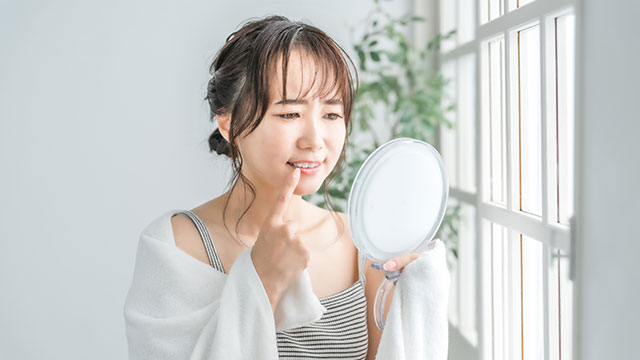 歯と歯の間に物が詰まる